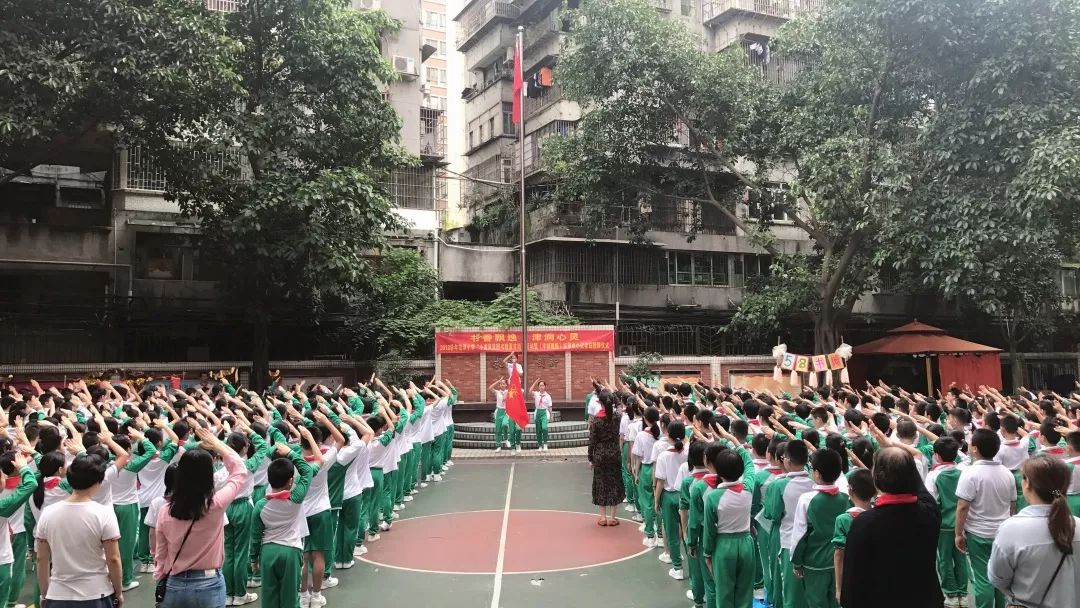 羊城晚报学生记者俱乐部又添新成员龙津小学记者站挂牌