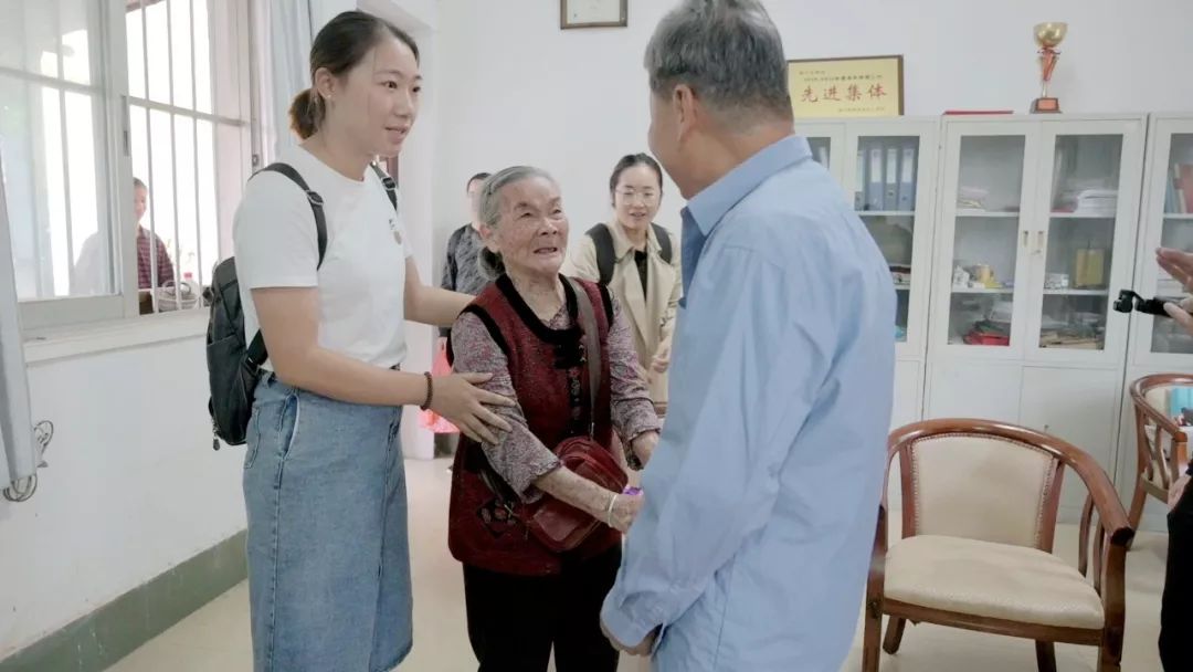 gcgc8黄金城正版_广州弘亚数控机械股份有限公司 关于延期回复深圳证券交易所关注函的公告