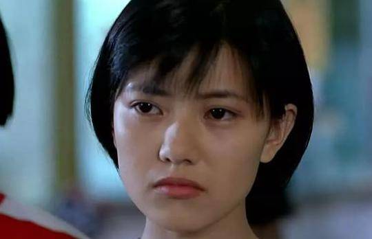 唇型好看的女星:18岁的高圆圆嘴角向下也美,杨