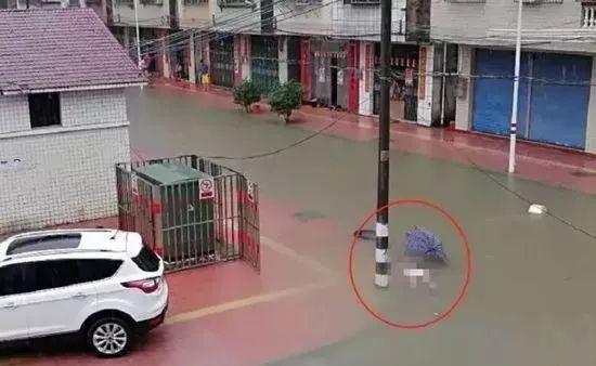 预警升级!暴雨来袭!雨天触电事故现场告诉你触