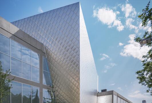 北京民生现代美术馆举行“邱注上元灯彩计划”展