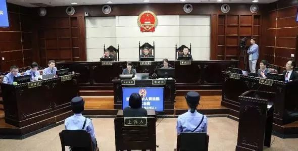杭州保姆纵火案死者家属起诉九单位索赔1.3亿