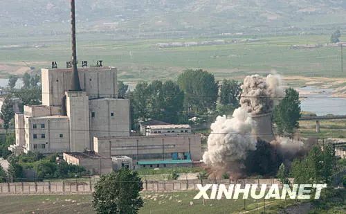 2008年6月27日，朝鲜炸毁宁边地区核设施冷却塔