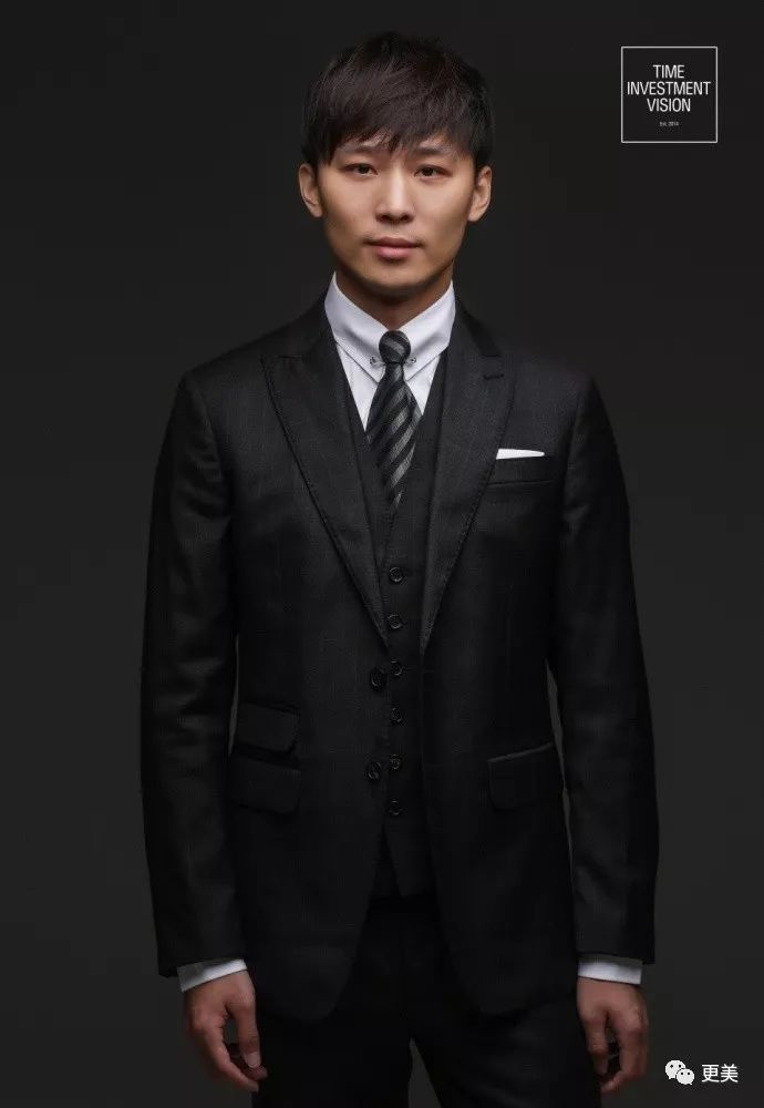 郑爽利用胡彦斌转移视线,这位新男友颜值不错