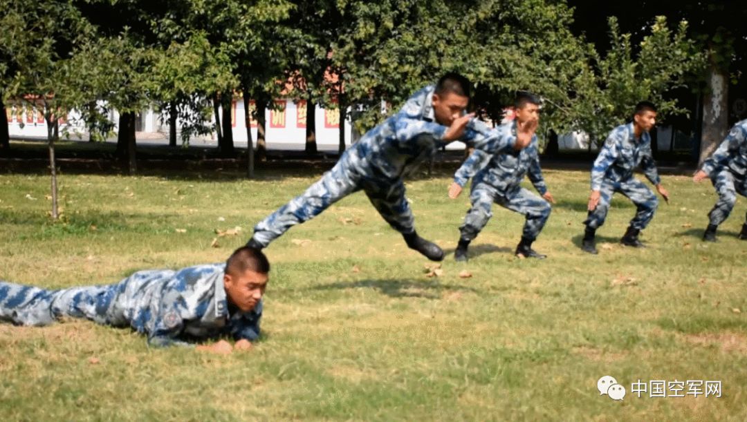 全景记录,还原一个最真实的新兵连