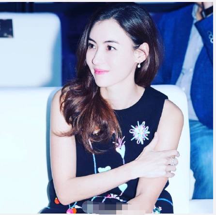 张柏芝胖了重回颜值巅峰 圆润脸部和粗手臂实力抢镜