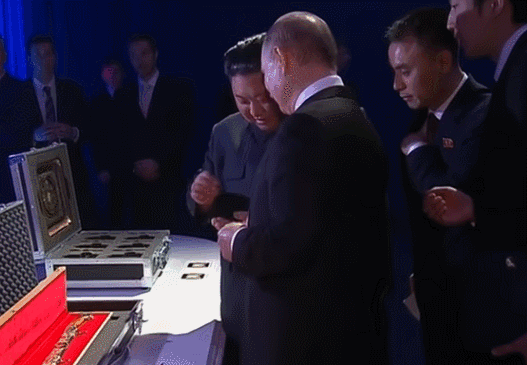 【蜗牛棋牌】普京称准备与特朗普分享与金正恩会谈的细节
