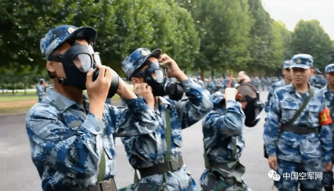 全景记录,还原一个最真实的新兵连