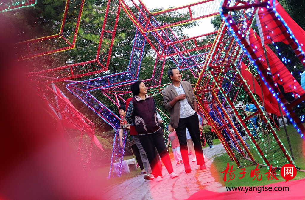 2018茅山灯光音乐节昨启幕 璀璨灯彩打造绝美“梦幻童话王国”