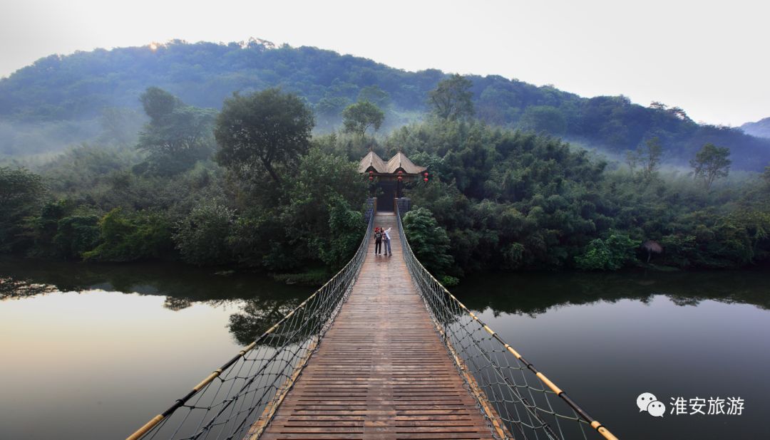 一日观遍秀丽河山，享尽人间至味。
