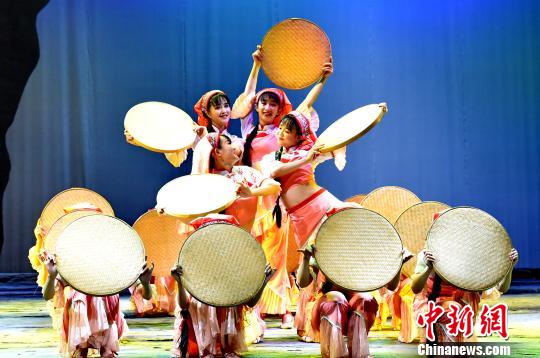 赣南采茶戏《杜鹃哩咯红》江西会昌上演|杜鹃哩咯红|采茶戏|赣南_新浪新闻