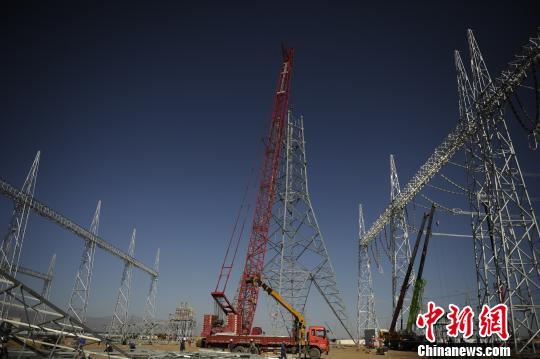 青海电网启动最大规模停电施工 破题光伏发电