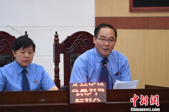 公益诉讼起诉人宣读民事公益诉讼起诉书。 杨洋 摄