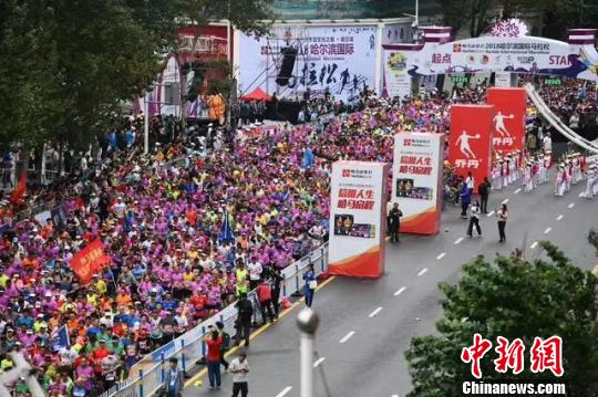 肯尼亚选手包揽2018哈尔滨国际马拉松男女冠