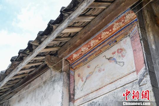 图为陈家大院彩色的描绘依旧清晰。 骆云飞 摄