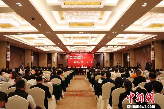 4月18日下午,由江西省台办、江西省商务厅主办的2019东莞(江西)招商引资推介会在东莞市举行。 刘占昆 摄