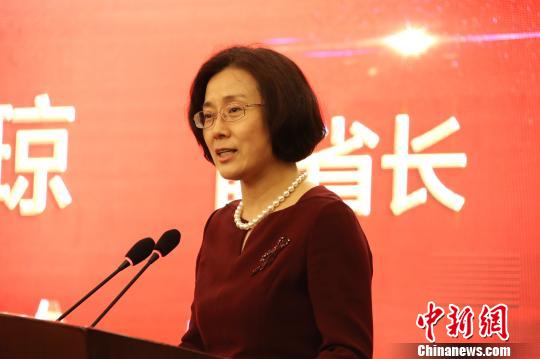 4月18日下午,江西省人民政府副省长吴忠琼在2019东莞(江西)招商引资推介会上致辞。 刘占昆 摄