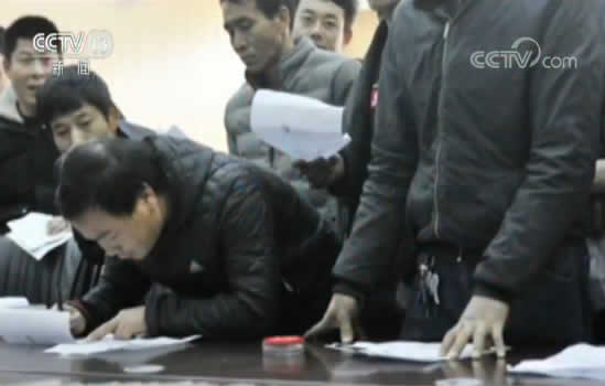 【新闻1+1】农民工:解决欠薪,安心过年