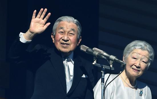 日本天皇在位最后一次新年参贺 5万民众现场欢呼