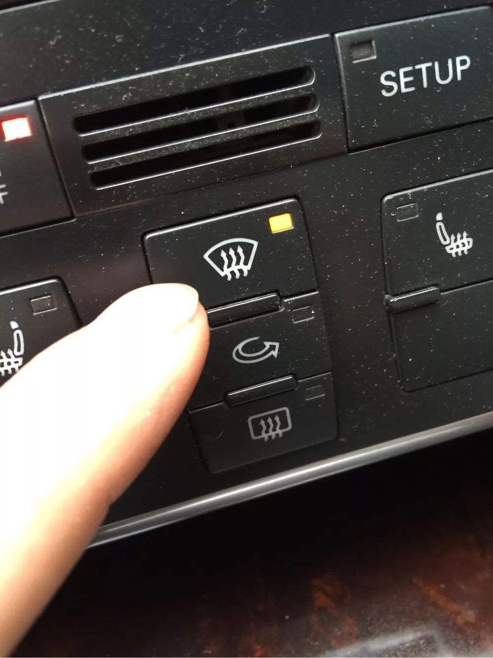 用车小百科 你的车得了&ldquo;白内障&rdquo;怎么办？