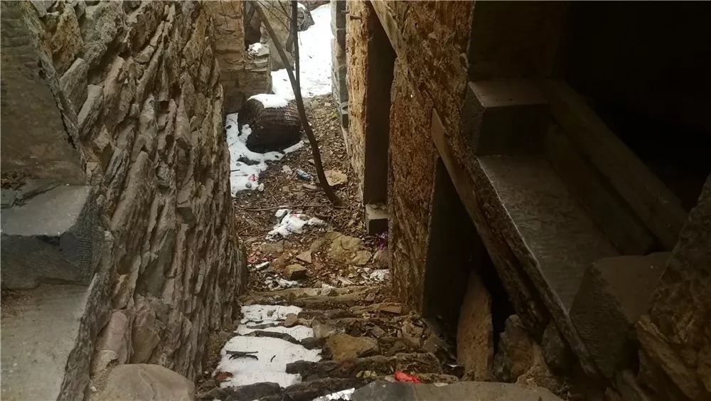 中国第一"鬼村"探秘:鬼村里神秘的念经声