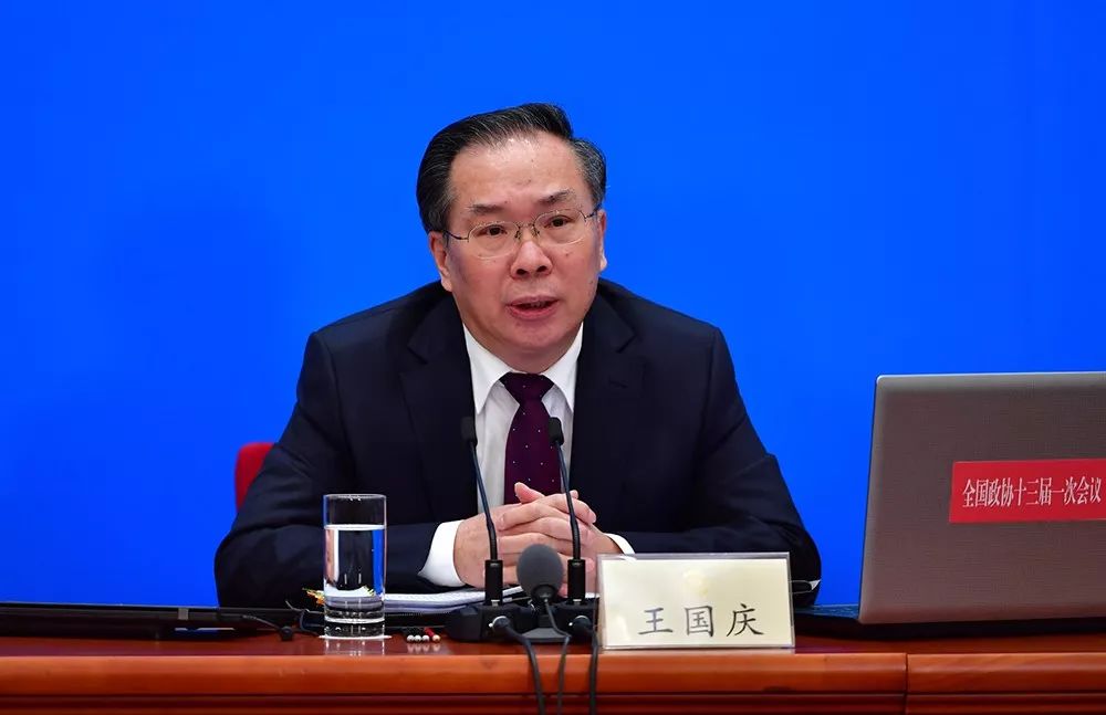 全国政协发言人王国庆回答记者提问 人民网记者 于凯 摄