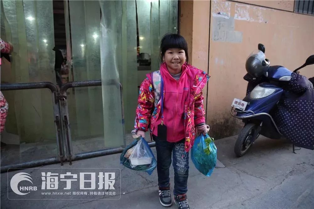叹服!父母都是医生,10岁女孩每天放学自己买菜