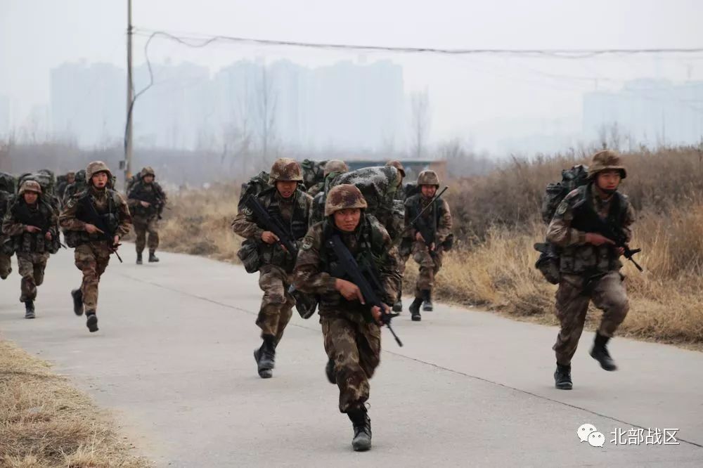 30公里超负荷训练、全程实战化对抗,特种兵极限体能训练犹如打了一场硬仗!|官兵|特种兵|课目_新浪军事