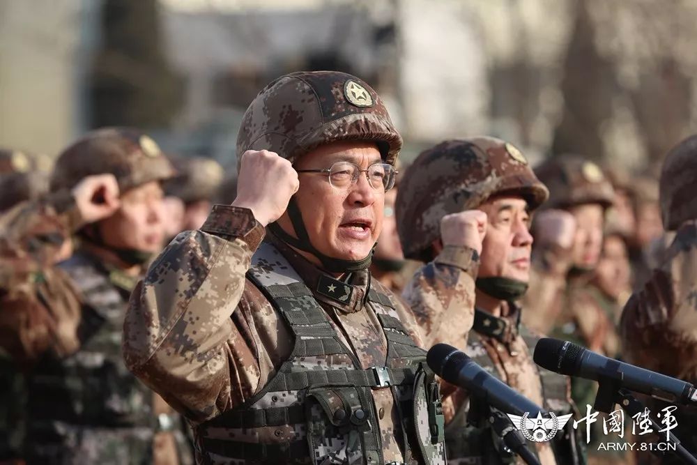 最新版军人誓词 UEp9-fyqincu4437595.jpg