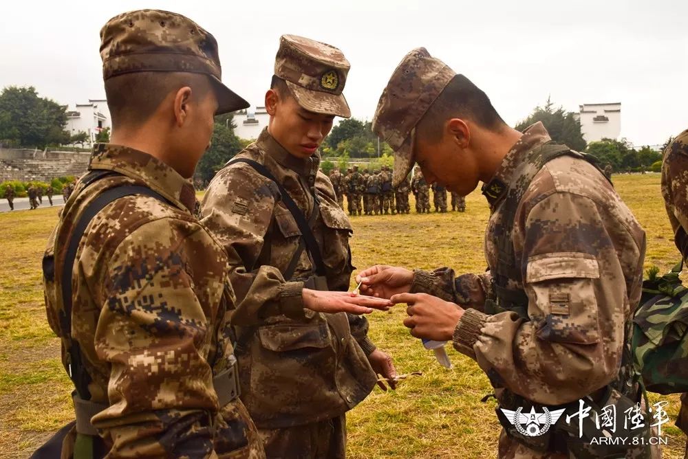 从此脱胎换骨!新兵版《渴望光荣》MV见证这段特殊的迷彩征途|渴望光荣|新兵|征途_新浪军事_新浪网