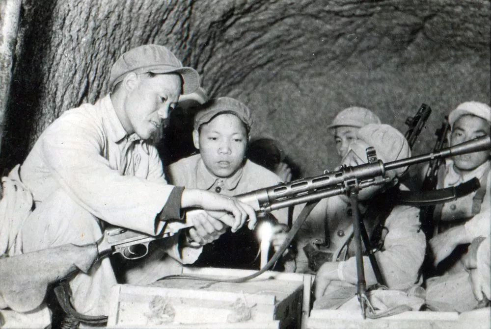 红色传家宝:上甘岭381个弹孔的战旗，见证神秘的东方精神