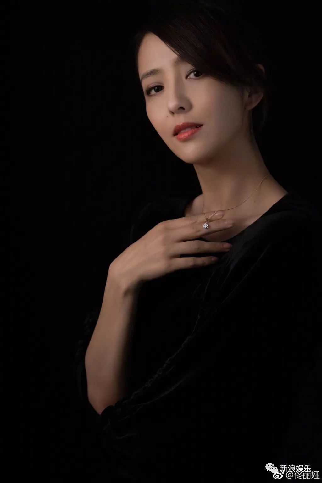 佟丽娅这个体重有点偏瘦了吧?咘咘人缘超好啊