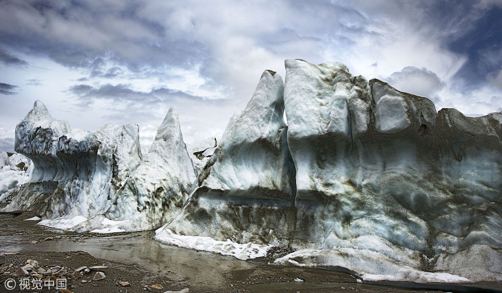 西藏:中国和不丹边境普南冰川 气场太强近看如