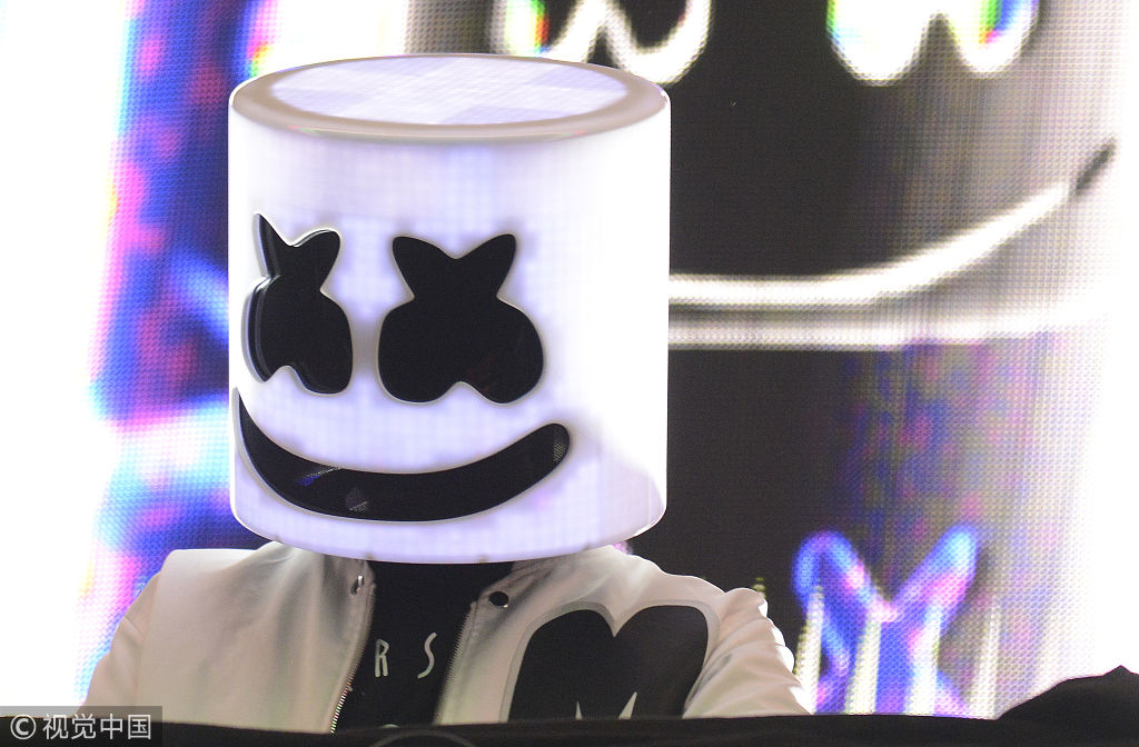 marshmello壁纸4k,marshmello超清壁纸 dj棉花糖举办演唱会神秘铁头"再战江湖" 挥舞双臂唱到