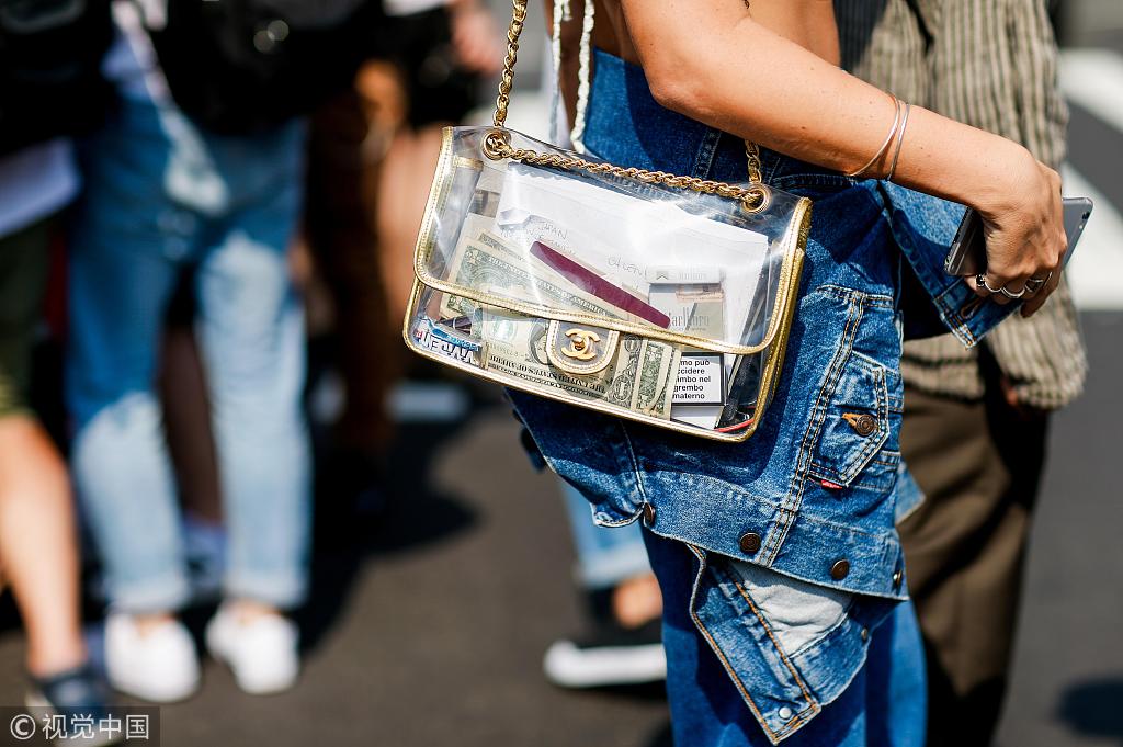 时装周!18年最IN透明包 雷哈娜马思纯喊话:再不