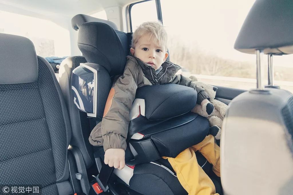 千万别让孩子穿羽绒服干这事,可致命!家长一定