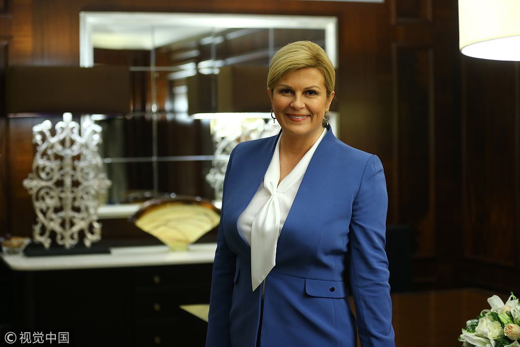 克罗地亚美女总统访问土耳其 接受采访蓝色西