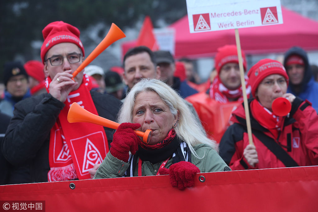 德国工人街头游行 要求提高工资待遇_新浪看点