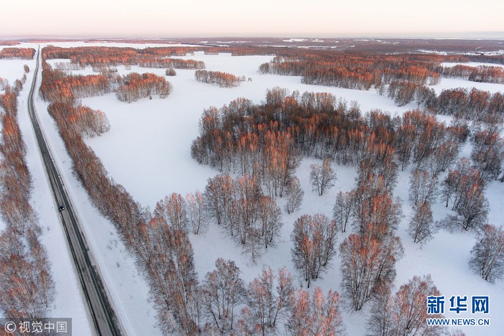 新华网:航拍俄新西伯利亚地区冬季美景 冰雪世界宛若仙境
