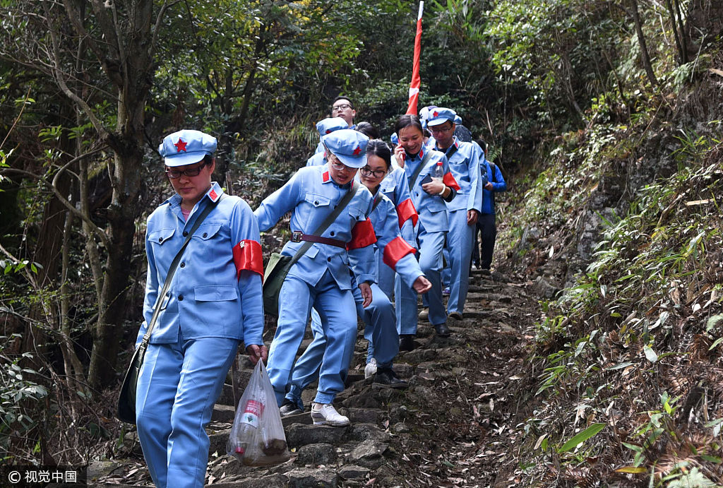 不忘初心重走红军路,锻造工会干部职工铁军"活动,重走当年粟裕将军