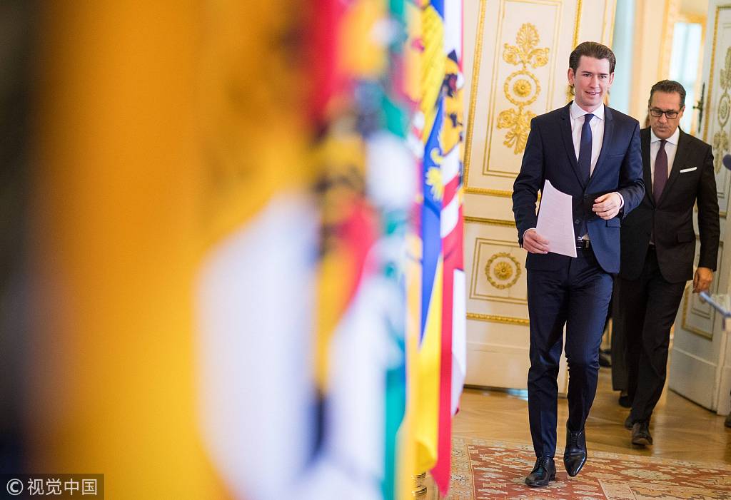 奥地利新任总理库尔茨出席记者会 发表演讲帅