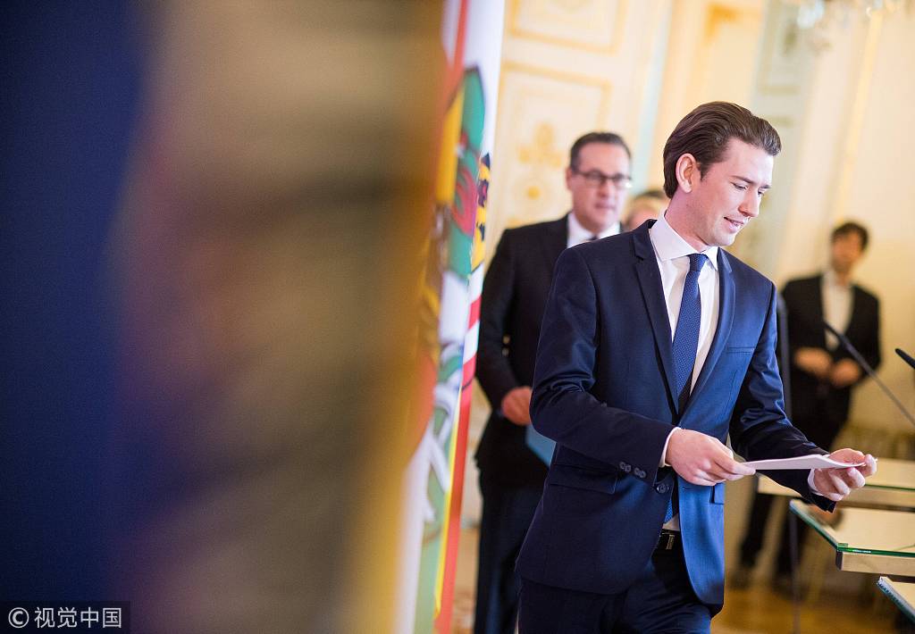 奥地利新任总理库尔茨出席记者会 发表演讲帅