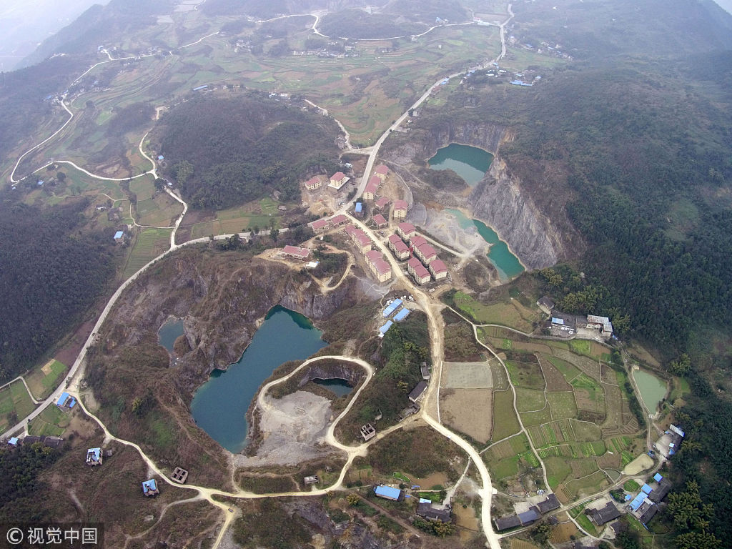 航拍重庆铜锣山国家矿山遗址公园 “桃心”水坑吸睛