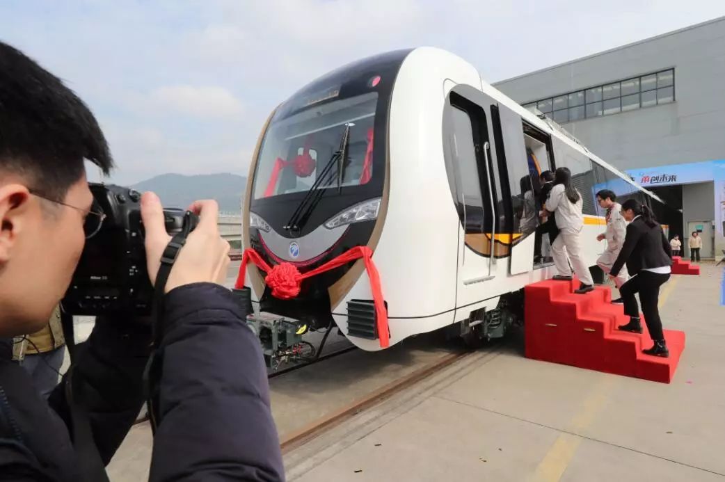 宁波能自主造地铁了!3号线首列车今天正式下线