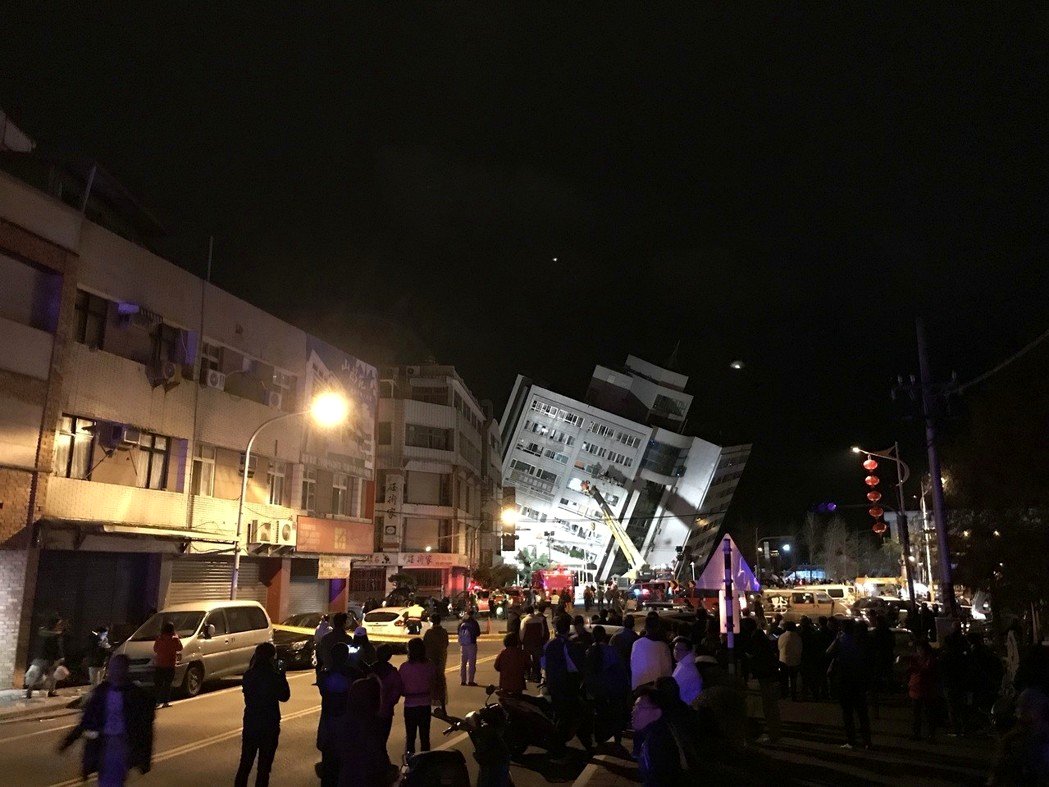 环球网:台湾花莲大地震造成三栋大楼倒塌 市长向外界求援