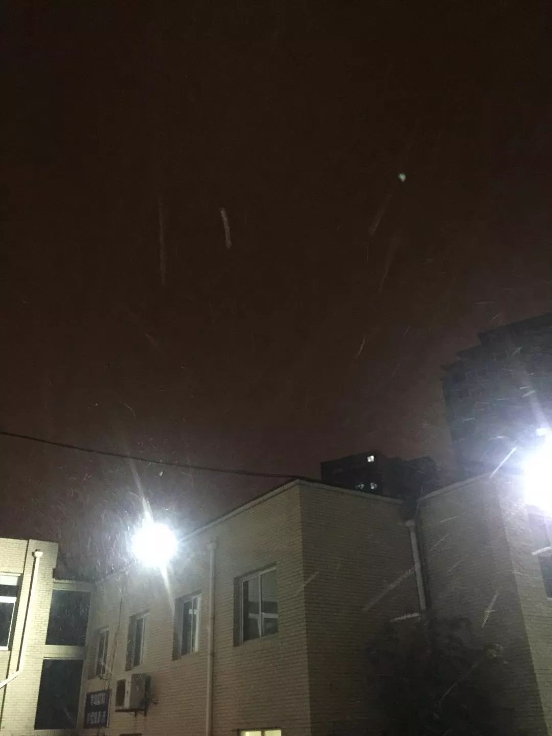 今天大风降温！北风6级，最低降到…最关键是雪已经下了