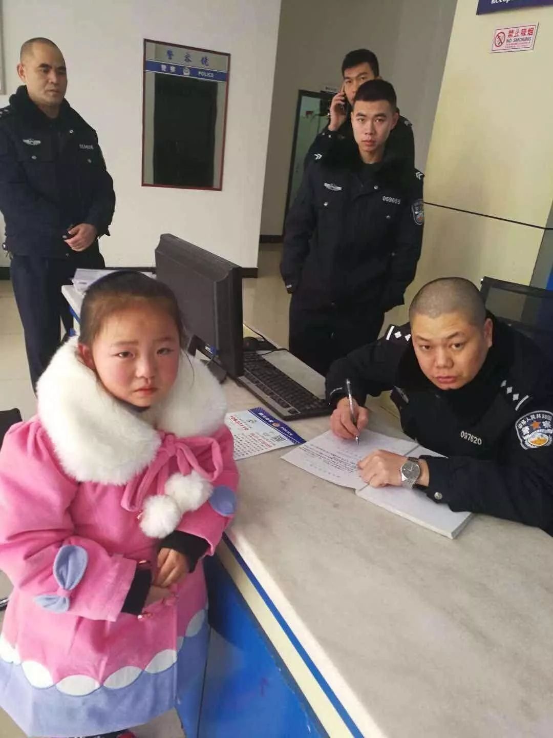 朋友圈疯传!一小女孩走丢,说不出父母手机号,不