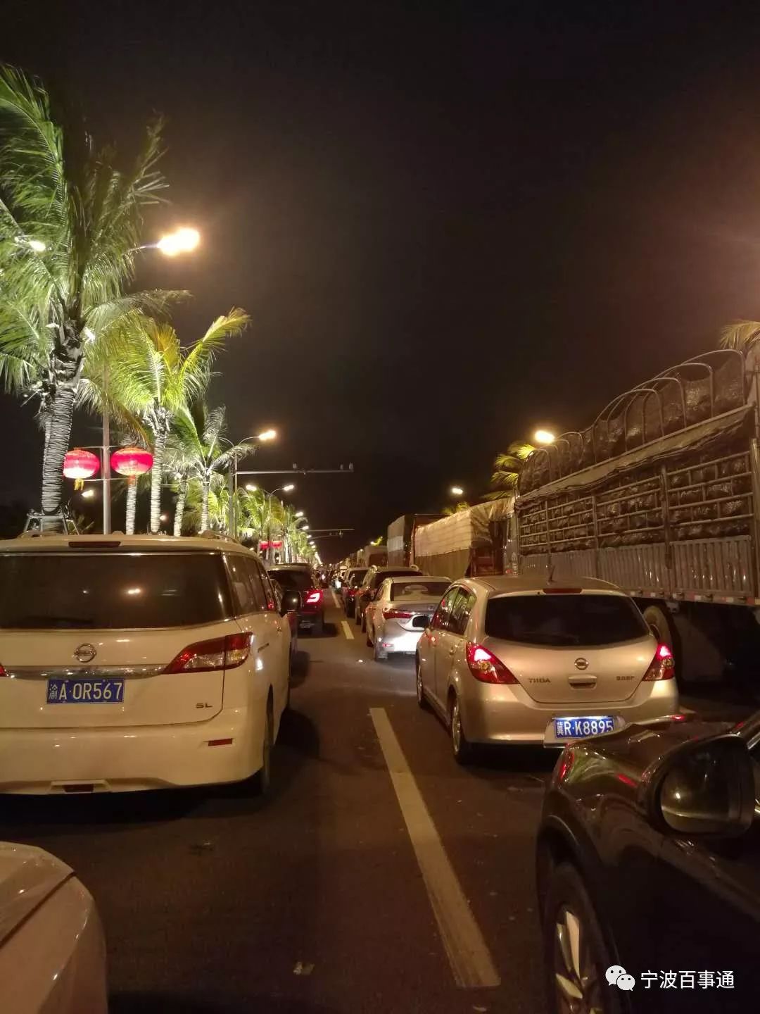 宁波一家4口亲历海口大堵车,揪心也暖心!而这