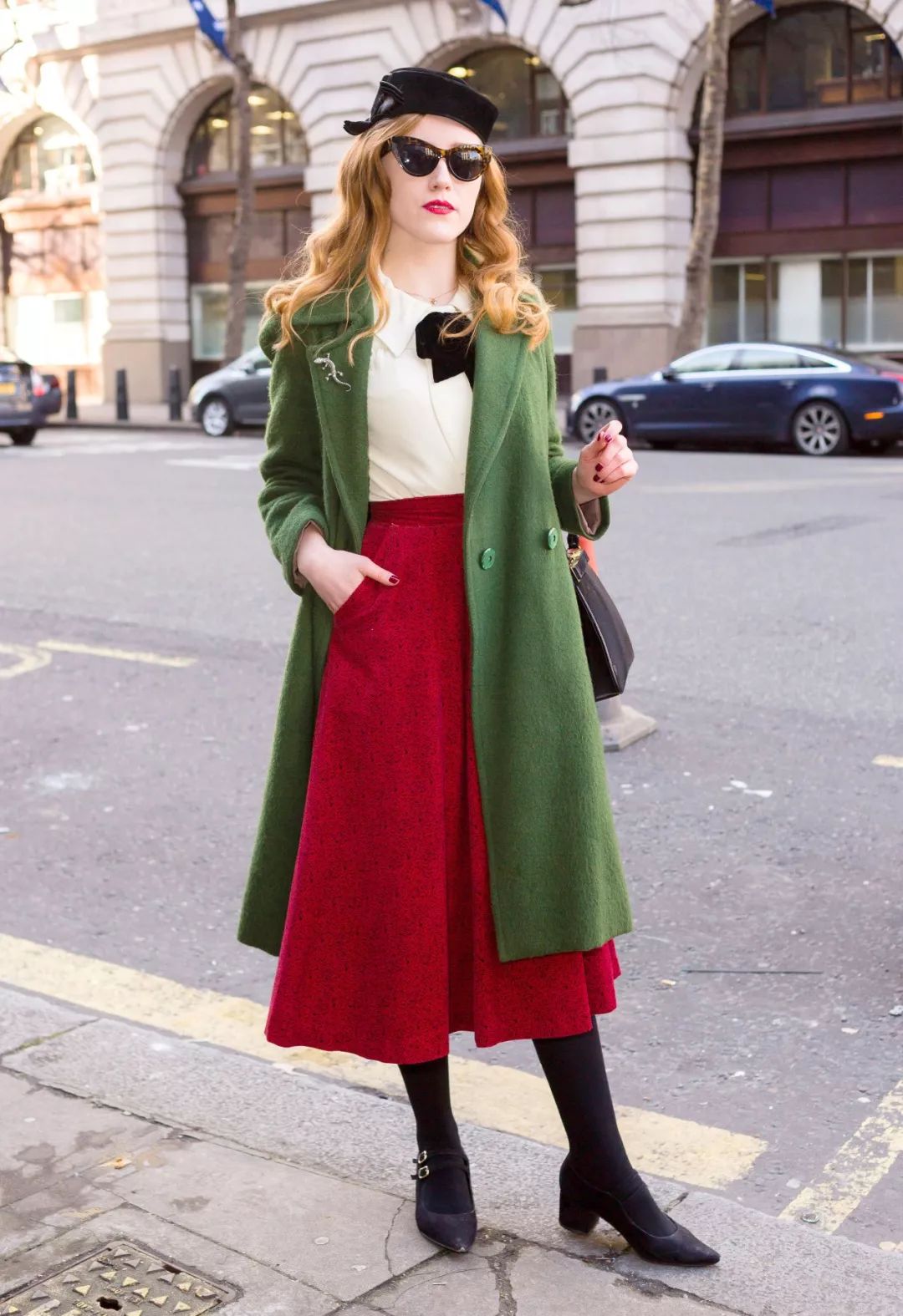 大衣脏了,不用洗不用晒,一条毛巾就搞定,干净如