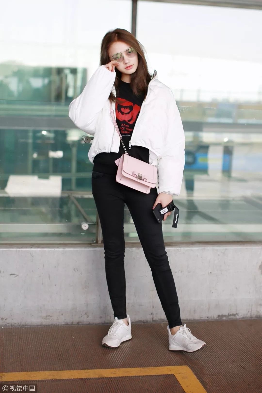 女明星们是怎么穿白色羽绒服的?